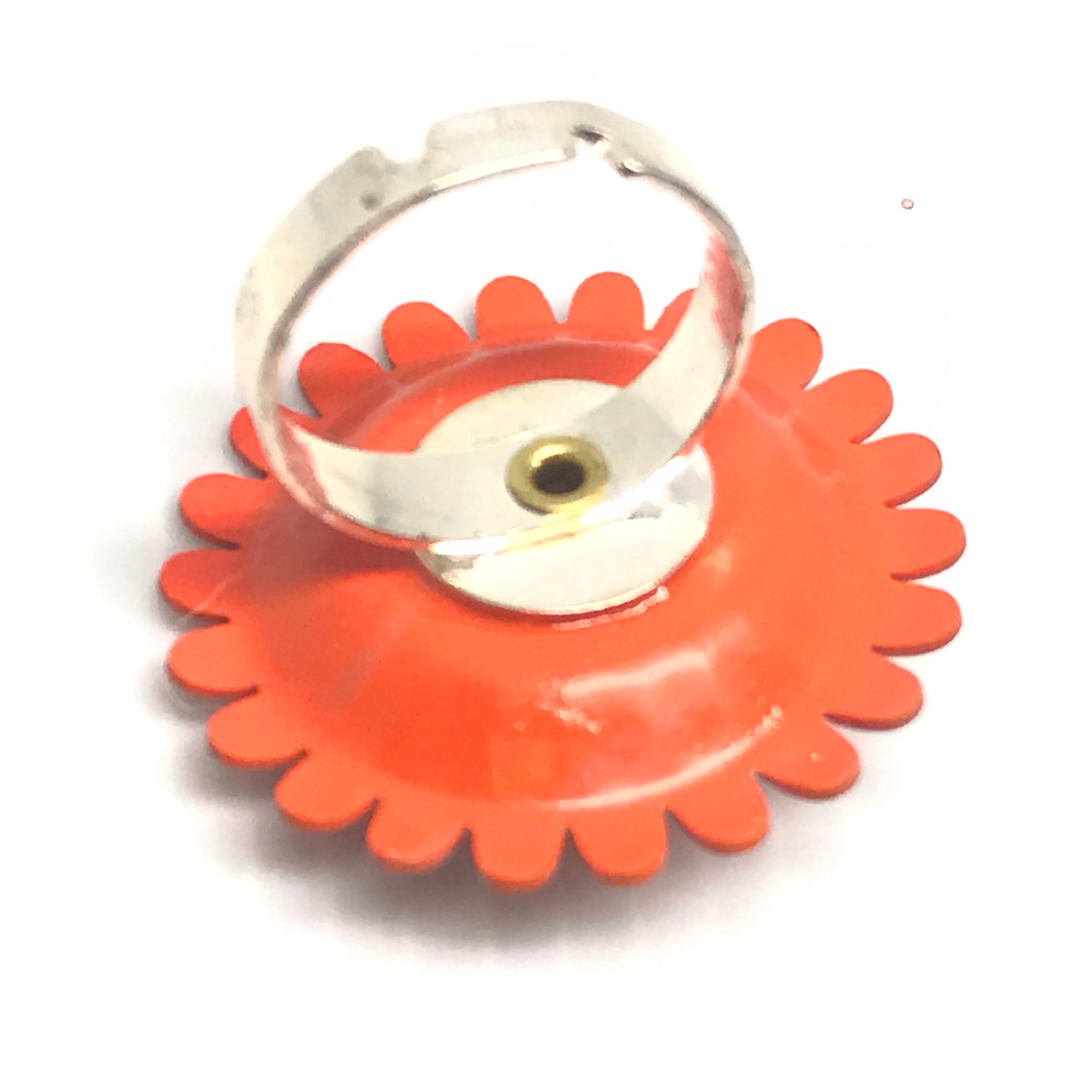 Enamelled flower ring